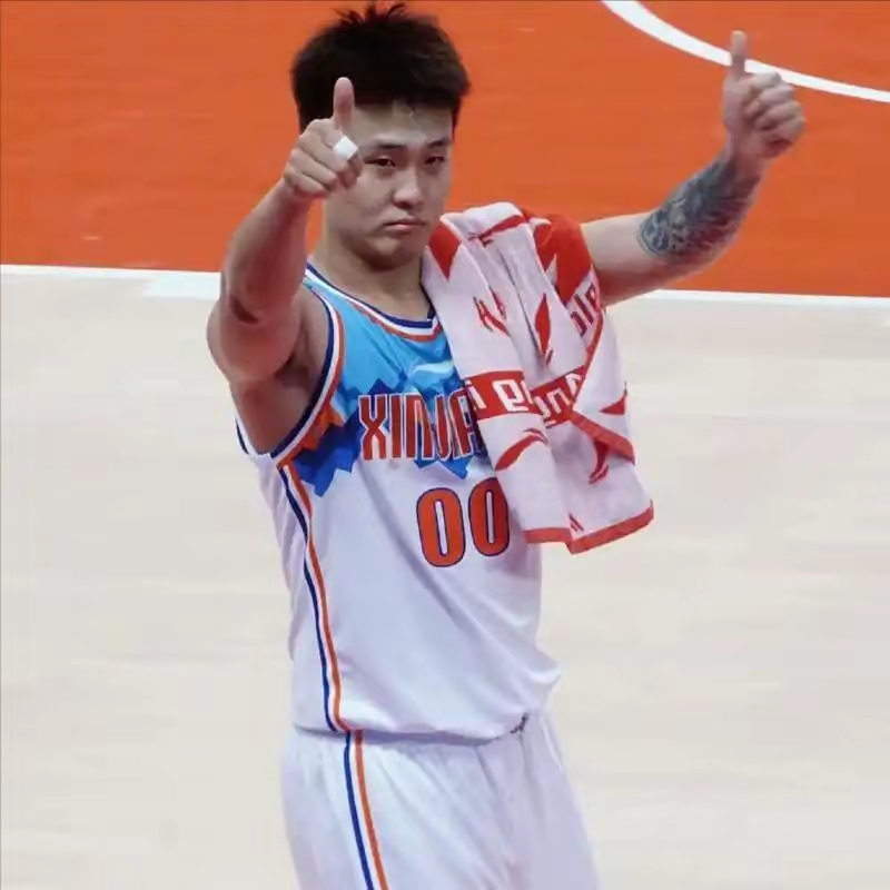 爱游戏体育-Uzi迎来三赛季出色发挥，塞尔维亚队观众热烈欢呼！观众掌声雷动的简单介绍