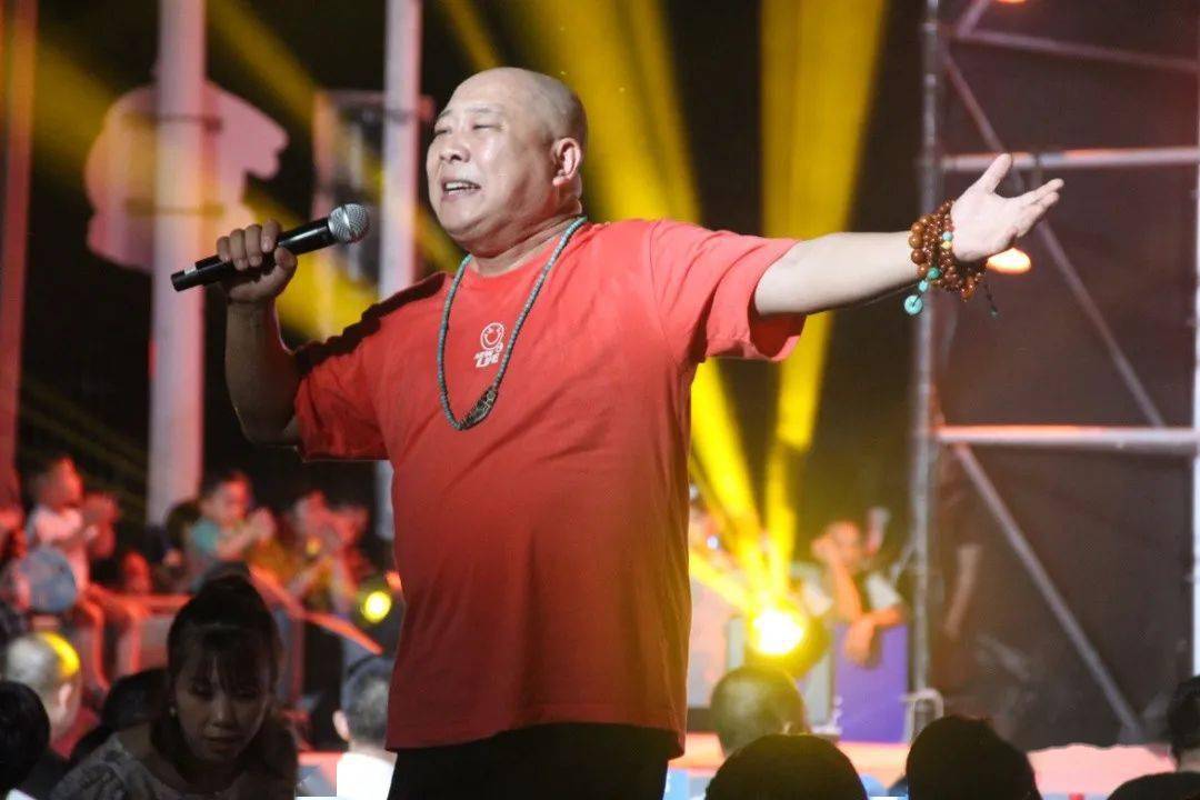 爱游戏中国体育-Karsa意外战胜热火，比赛局势复杂引爆全场！观众掌声雷动(karsa待过的战队)