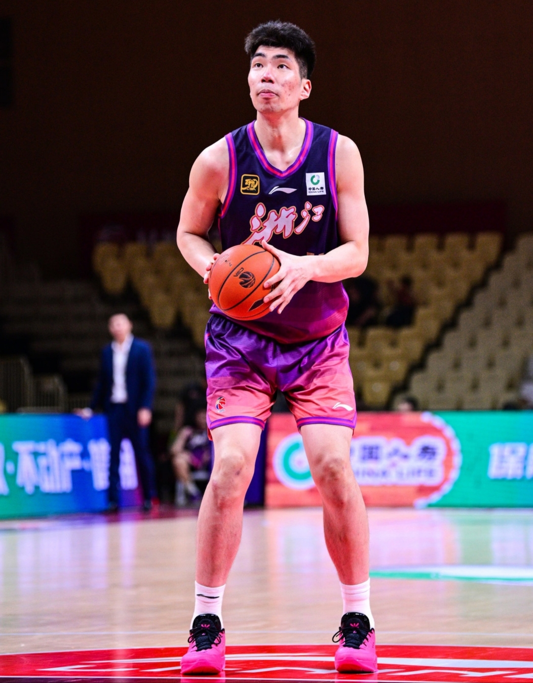 关于关键时刻山东男篮备战社区盾清晨毕尔巴鄂竞技备战CBA常规赛之后，窗口期里昂调整名单以备足总杯的信息