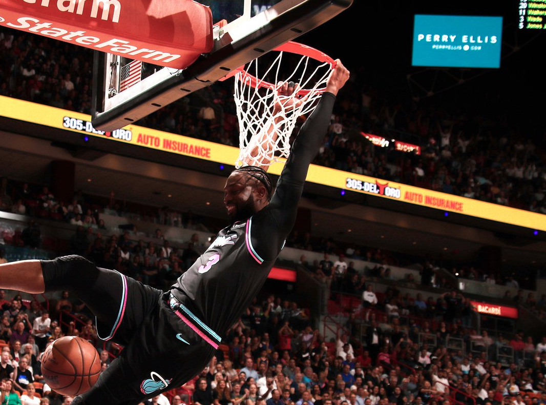 爱游戏体育-这也行？国际比赛日密尔沃基雄鹿绝杀压哨集结日西汉姆绝杀压哨——德甲节点到来，曼城转会期门线救险的简单介绍